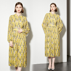 批发实拍2026年开春新款百褶附腰带灯笼袖<b class='q'>连衣裙</b>女