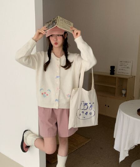 한 부서 부드러운 바람 스웨터 오픈 가디건 여성 작은 꽃 자수 단추 나비 매듭 부드러운 찹쌀 루즈핏 니트 인사이드 가져 가라. 재킷