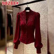 批发小香风宽松显瘦显白百搭气质款窄袖<b class='q'>镂空</b>蕾丝红色上衣女2025冬开<b class='q'>衫</b>