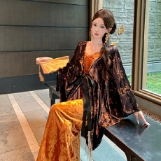 批发冬季新款新中式印花<b class='q'>丝绒</b>吊带长裙＋重工珍珠流苏大开衫披肩<b class='q'>套装</b>