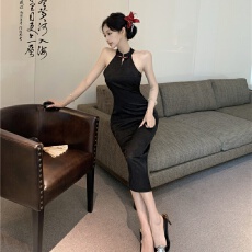 批发新中式黑色挂脖<b class='q'>连衣裙</b>日常可穿改良<b class='q'>提花</b>旗袍性感露背小礼服