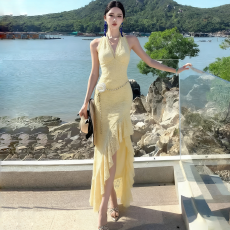 批发实拍法式风<b class='q'>性感</b>辣妹蕾丝挂脖<b class='q'>连衣裙</b>女夏季纯欲显瘦露背不规则长裙