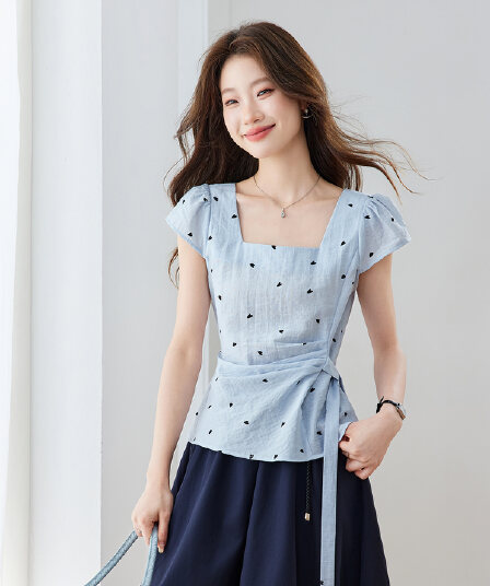 설탕 큐브 셔츠 2026 여름 하트 반팔 쉬폰 블라우스 출퇴근 광장 칼라 핀치 Pleat 부서 스트랩 프린트 맨위