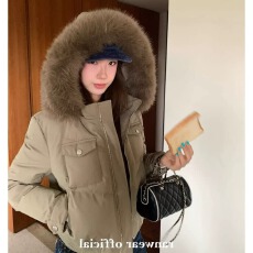批发2026新款超好看口袋短款连帽大毛领羽绒棉服女保暖冬季外套女
