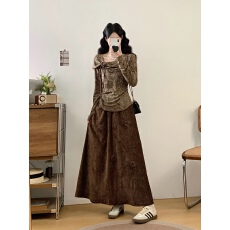 批发实拍秋冬单穿打底立体<b class='q'>花朵</b>设计<b class='q'>t</b><b class='q'>恤</b>加<b class='q'>花朵</b>丝绒半身裙套装女两件套