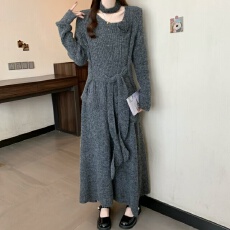 批发<b class='q'>实拍</b>大码新款韩版设计感小众花朵针织衫+高腰显瘦半身裙套装