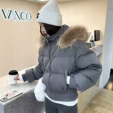 批发网红同款2026冬季新款小众款满天星烫钻暗黑辣妹保暖羽绒服外套女