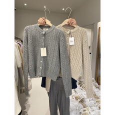 批发<b class='q'>韩国</b>东大门2025秋冬新款温柔风长袖麻花蓝色针织开衫毛衣外套上