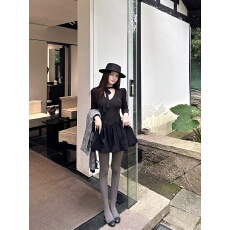 批发实拍秋季复古<b class='q'>性感</b>V领黑色千金生日裙针织拼接花苞系带<b class='q'>连衣裙</b>女