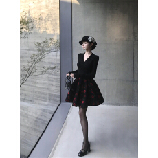 批发实拍复古性感法式V领百搭T恤上衣+高腰玫瑰<b class='q'>蓬蓬</b>裙安全裤套装女