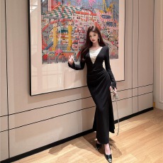 批发实拍秋冬复古性感深V领拼接长袖褶皱收腰包臀鱼尾<b class='q'>连衣裙</b>长裙女