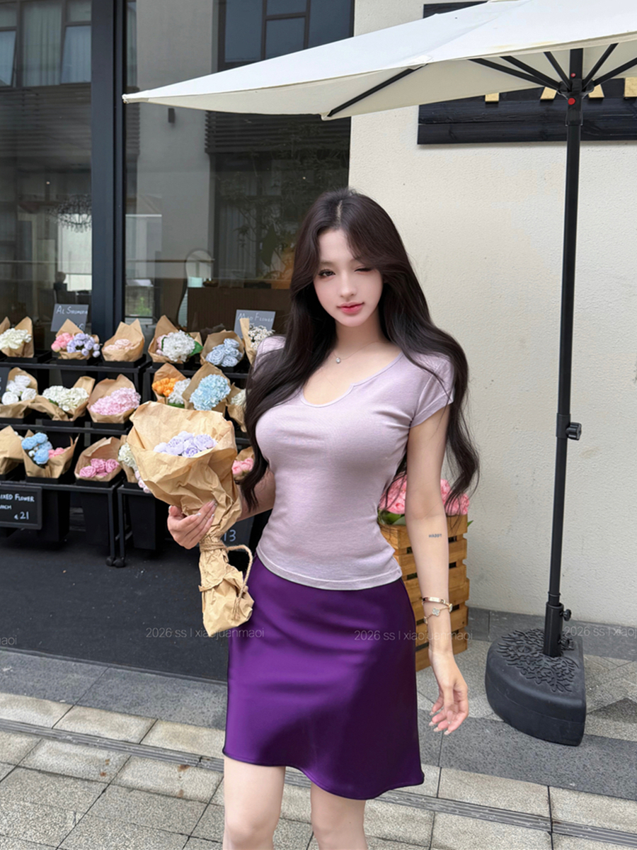 실사 여름 레트로 섹시함 V넥 반팔 몸매 가꾸기 슬림해 보이는 티셔츠 맨위 품격 아세트산 반신 치마 세트 여성