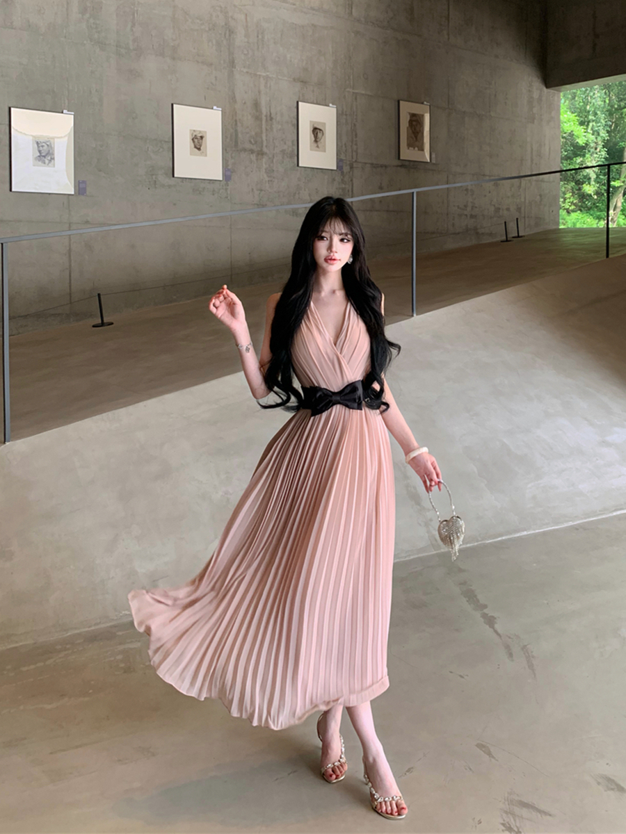 실사 레트로 섹시함 V넥 허리 수축 슬림해 보이는 나비 매듭 벨트 플리츠 민소매 드레스 롱 스커트 여성