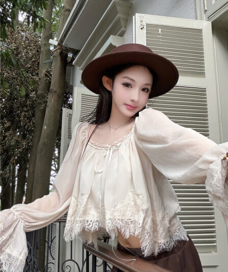 실사 이른 가을 레트로 섹시함 레이스 레이스 패치워크 광장 칼라 나팔 긴팔 쇼트 스타일 부드러운 쉬폰 블라우스 맨위 여성