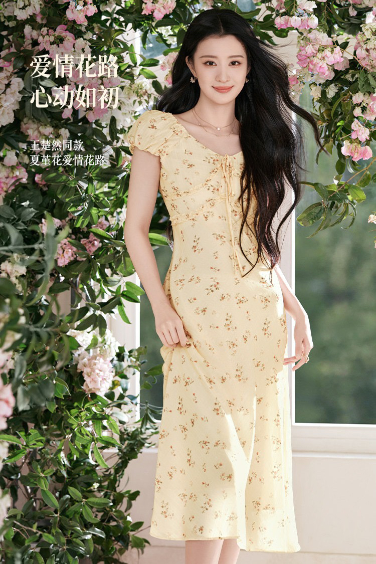 왕 추 물론 같은 단락 향기로운 그림자 꽃무늬 여성 드레스 여름 2026 새로운 꽃길 꽃 황색 V넥 치마