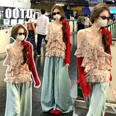 批发爆款<b class='q'>春</b>夏碎花不规则吊带+红色防晒开衫+洗水牛仔阔腿裤套装