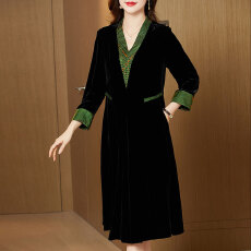 批发真丝绒<b class='q'>连衣裙</b>女2025新款长袖收腰黑色<b class='q'>香云纱</b>小个子法式植绒早秋款