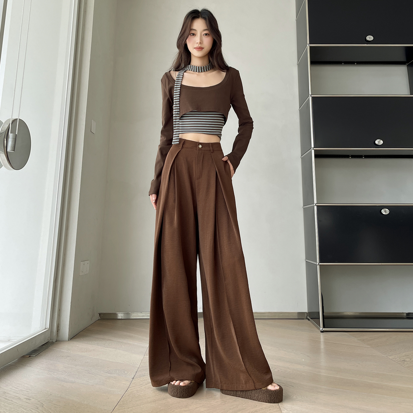 캐러멜 색상 하이웨이스트 와이드 레깅스 바지 도루 센스 플리츠 루즈핏 슬림해 보이는 출퇴근 다용도 정장 캐주얼 바지