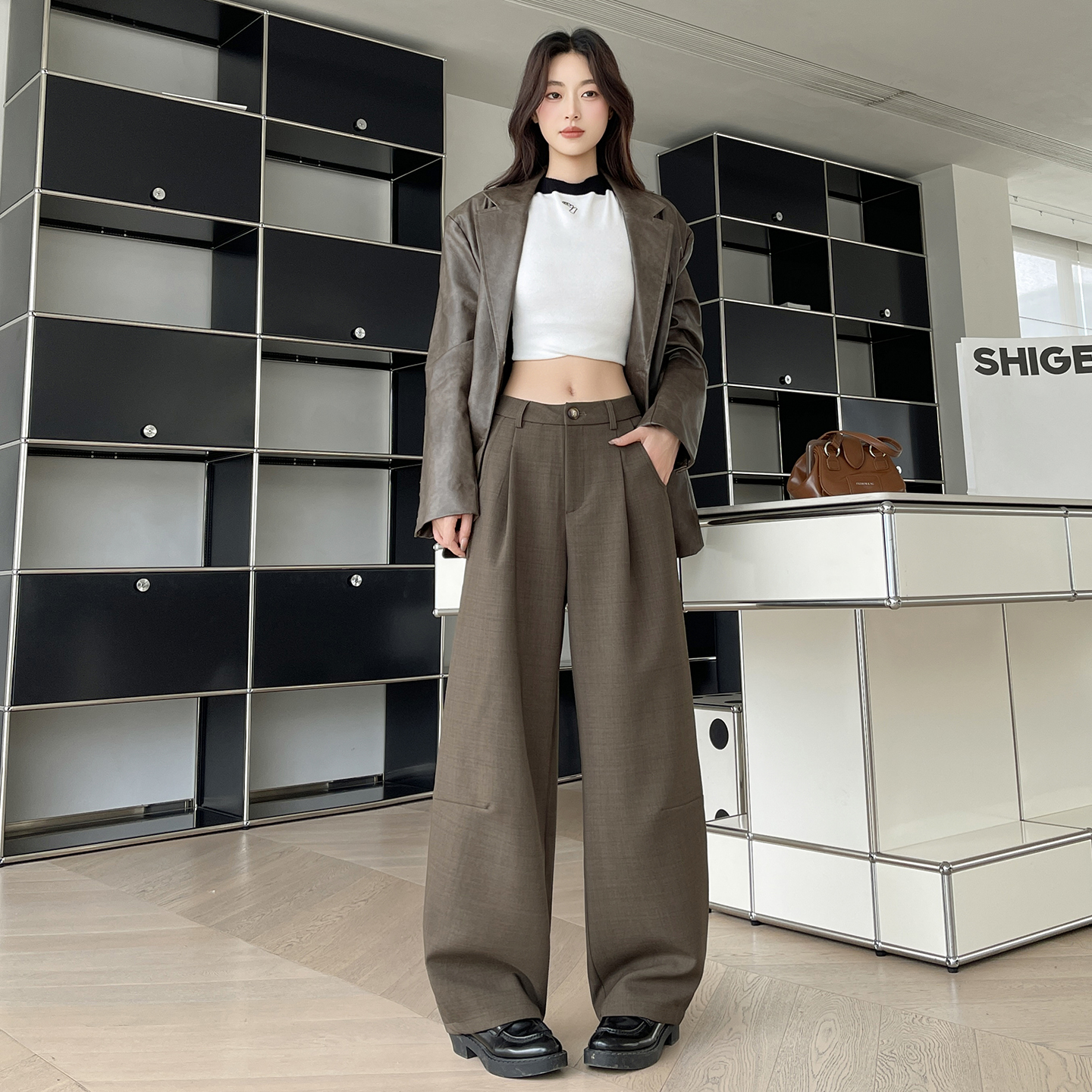 커피 색상 하이웨이스트 다리 바지 바지 여성 도루 센스 플리츠 루즈핏 슬림해 보이는 디자인 센스 스트레이트 정장 캐주얼 바지