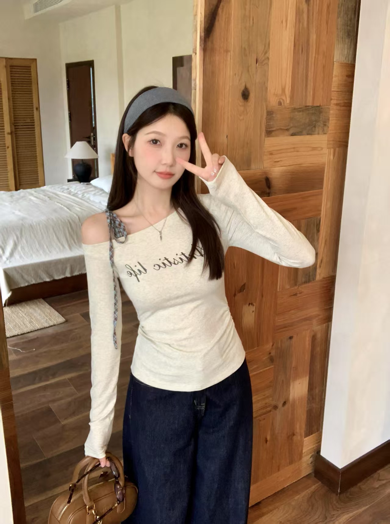 실사 빅 사이즈 비스듬한 어깨 체크무늬 스트랩 인사이드 가져 가라. 티셔츠 여성 봄 알파벳 프린트 새로운 긴팔 맨위 6063