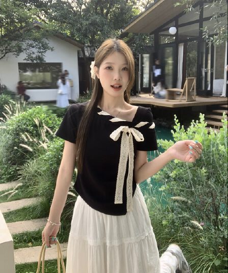 실사 빅 사이즈 검정색 비스듬한 어깨 티셔츠 여성 여름 디자인 센스 고유 한 품격 슬림해 보이는 반팔 맨위 1899