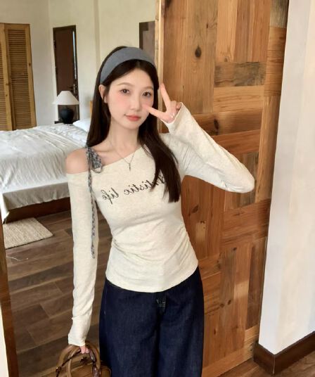 실사 빅 사이즈 비스듬한 어깨 체크무늬 스트랩 인사이드 가져 가라. 티셔츠 여성 가을 겨울 알파벳 프린트 새로운 긴팔 맨위 6063