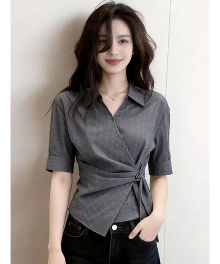출퇴근 바람 회색 폴로 칼라 십자가 디자인 5 점 소매 여성 셔츠 2026 여름 새로운 불규칙 싱글 착용 맨위