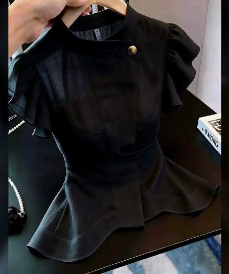 패션 출퇴근 바람 검정색 반팔 프릴 맨위 여성 디자인 센스 작은 대중 슬림해 보이는 품격 2026 여름 새로운