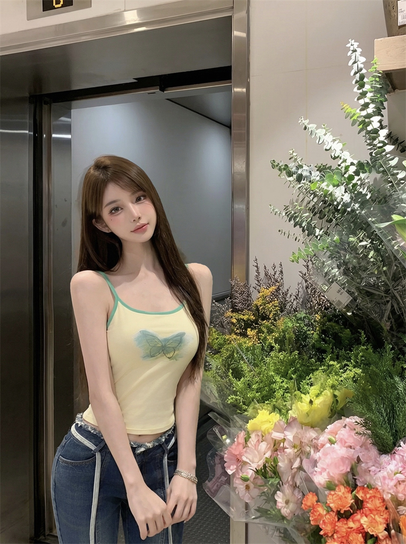 실사 정가 이른 봄 새로운 나비 프린트 슬립 배색 신선함 살구 색상 몸매 가꾸기 만나는 작은 조끼 맨위