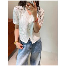 批发韩系重工<b class='q'>蕾丝</b>钩花V领泡泡袖刺绣小花短款小衫女洋气<b class='q'>娃娃衫</b>潮