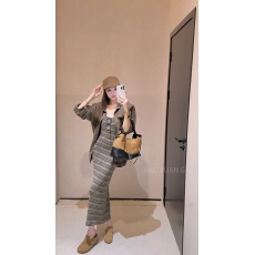 批发秋季新款通勤气质条纹<b class='q'>吊带</b>裙+百搭潮酷牛仔外套