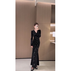 批发冬季新款气质纯欲风v领蕾丝加绒连衣裙