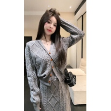 批发秋冬新款韩版氛围感麻花长袖开衫毛衣+高腰显瘦<b class='q'>半身裙</b>两件套