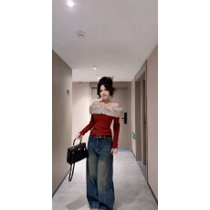 批发冬季新款气质<b class='q'>时尚</b>纯欲风一字肩毛毛拼接抓绒长袖上衣