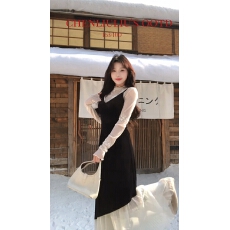 春秋新款气质时尚花朵蕾丝上衣+重工丝绒拼接吊带裙两件套