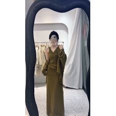 批发春<b class='q'>秋</b>气质时尚高级感蕾丝花边吊带衫+蝙蝠袖针织开衫+半身裙