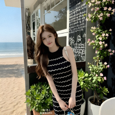 批发纯欲风性感辣妹露背包臀挂脖针织短裙子女夏小个子条纹紧身连衣裙