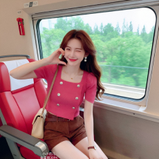 批发小香风双排扣针织衫女夏季高级感泡泡短袖小衫辣妹别致短款小上衣