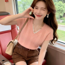 批发V领蕾丝拼接针织<b class='q'>短袖</b>T恤女夏新款高级感<b class='q'>修身</b>显瘦短款正肩上衣