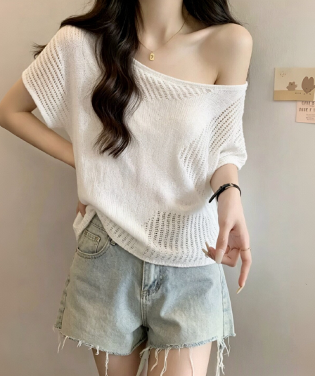 프랑스식 자이언트 잘 생긴 비스듬한 어깨 홀로우 아웃 니트 티셔츠 여성 여름 오프숄더 몸매 가꾸기 슬림해 보이는 품격 반팔 다용도 맨위