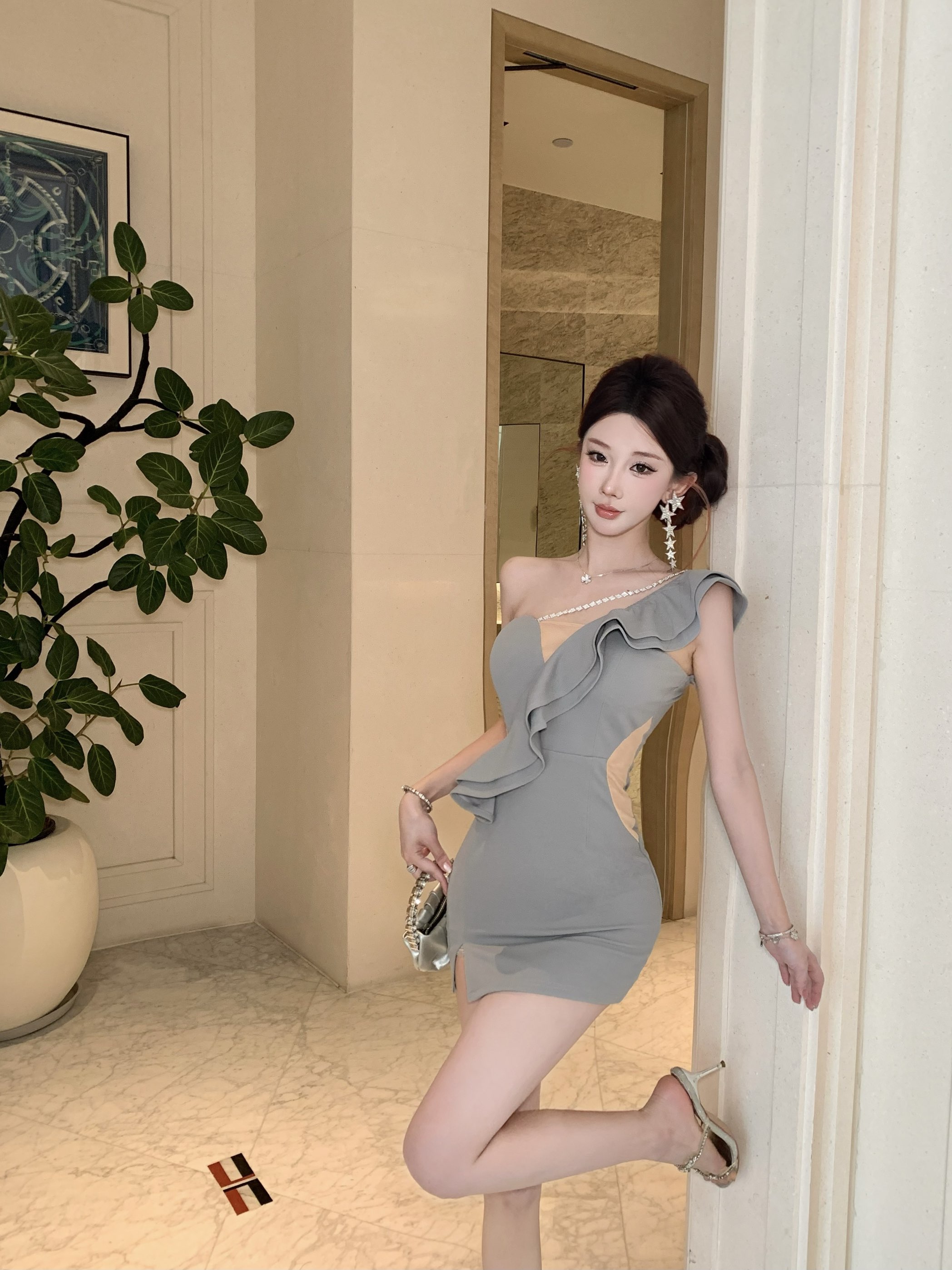 BY26382# 高级感辣妹单肩荷叶边晚礼服链子连衣裙  服裝批發女裝批發服飾貨源