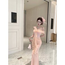 批发实拍。实价 辣妹气质多种穿法花朵连衣裙