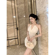 批发实拍 实价 春夏法式纯欲性感辣妹金属挂脖连衣裙