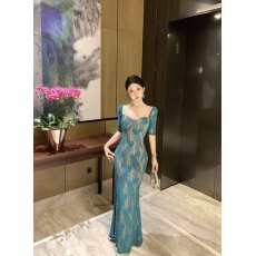批发实拍 实价 高级感孔雀蓝蕾丝性感连衣<b class='q'>裙</b>