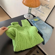 批发大码微胖设计感软糯毛衣女秋<b class='q'>冬</b>季新款胖MM时尚宽松显瘦针织上衣
