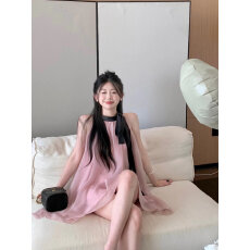批发<b class='q'>大码</b>粉色温柔甜美风挂脖连衣裙女夏季海边气质短裙子小个子短款