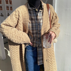 批发复古绿色秋冬外搭厚<b class='q'>毛衣外套</b>女慵懒风宽松中<b class='q'>长款</b>过膝麻花针织开