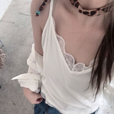 批发<b class='q'>大码</b>实价~设计感韩系下摆拼蕾丝V领打底外穿吊带<b class='q'>背心</b>