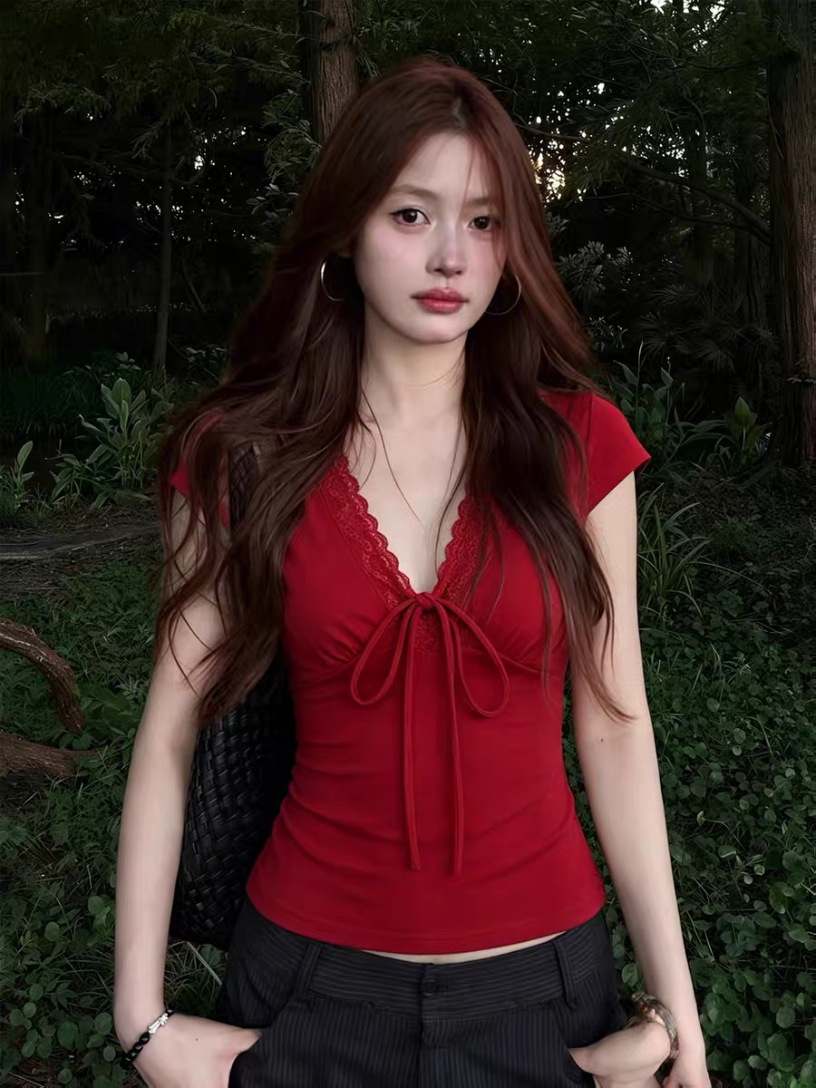 빅 사이즈 빨간색 레이스 조각 V넥 레이스업 반팔 티셔츠 여성 여름 지방 mm 도파민 해변가 착용 가져 가라. 긍정적 인 어깨 의류