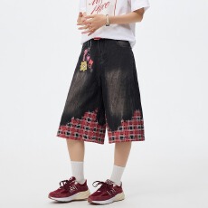 批发美式复古做旧格纹拼接七分<b class='q'>牛仔裤</b>男女夏季设计感水洗印花阔腿短裤